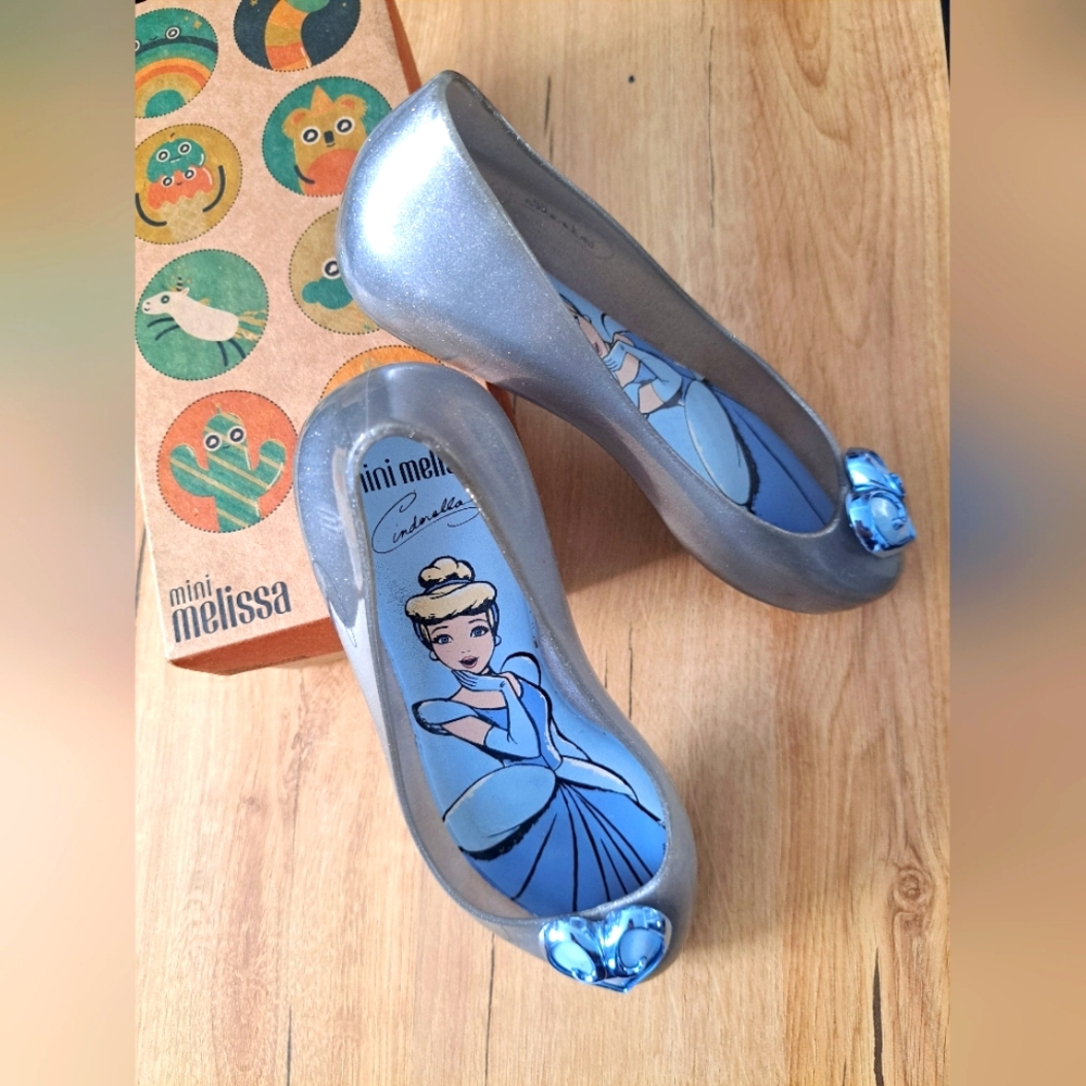 Mini Melissa flats size 4